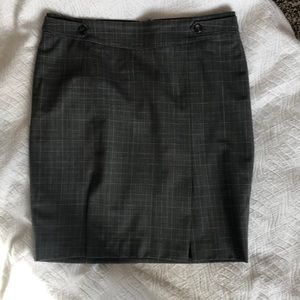 Plaid skirt/ 2 slits below both knees, lined.